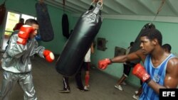 Fotografía de archivo de boxeadores cubanos integrantes del equipo nacional juvenil.