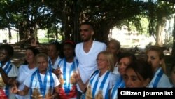 Reporta Cuba. Damas y EL Sexto, en el parque Gandhi el domingo 25 de octubre. Foto: Ángel Moya.