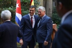 El primer ministro español Pedro Sánchez junto al gobernante cubano Miguel Díaz-Canel, en La Habana, en noviembre de 2018. (REUTERS/Alexandre Meneghini)