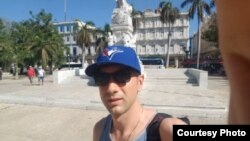 El canadiense Taylan Evrenler fue retenido en La Habana y obligado a pagar por supuestos daños a la propiedad.