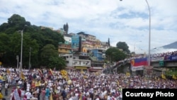 La Toma de Caracas. Cortesía de Alvaro Algarra Corresponsal de la VOA en Caracas.