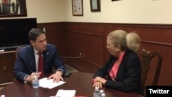 Martha Beatriz Roque durante la reunión con el senador Marco Rubio. 