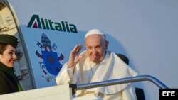 El papa Francisco emprende su viaje a Chile y Perú