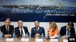 Delegación de eurodiputados socialistas durante una conferencia de prensa en el cierre de su visita oficial a La Habana. EFE