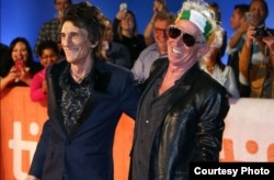 Ronnie Wood (i) y Keith Richards en la alfombra roja del Festival de Cine de Toronto para el estreno del filme Olé Olé Olé.