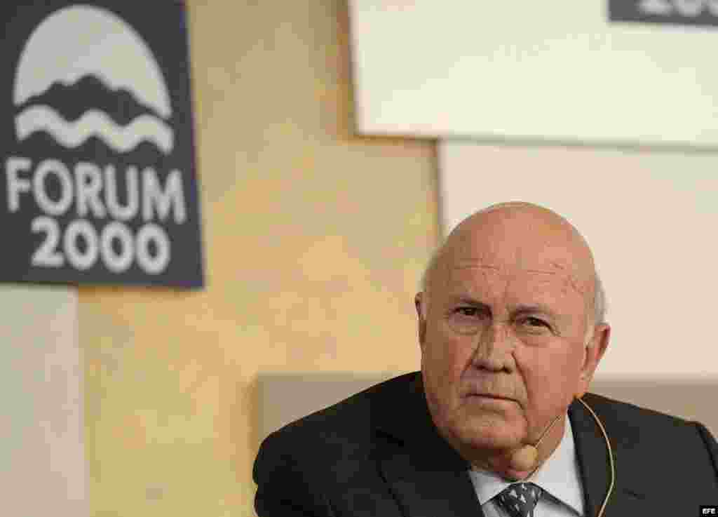 Archivo 2013 - El ex presidente sudafricano Frederik Willem De Klerk, asiste a la 16 edición del Foro 2000.