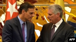 El presidente del gobierno español Pedro Sánchez y el gobernante cubano Miguel Díaz-Canel en La Habana en noviembre de 2018 (Foto: Archivo/Yamil Lage/AFP).