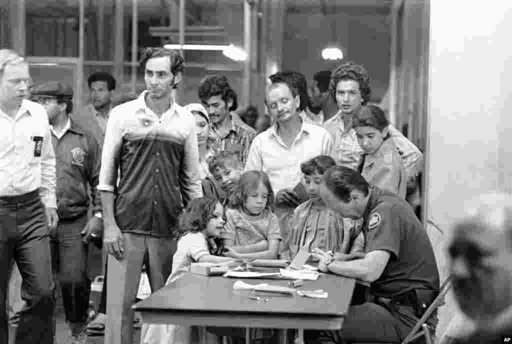 Un grupo de refugiados cubanos en la base naval de key West. AP Photo/PKS