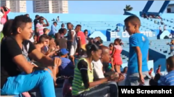 Estadio en La Habana. Imágenes tomadas por aficionados