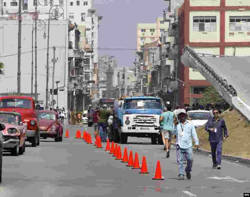 Filmación de la película &quot;Fast &amp; Furious 8&quot; (Rápido y Furioso 8) en Cuba.La próxima entrega de la saga de acción se estrenará en Estados Unidos el 14 de abril de 2017, con F. Gary Gray en la dirección. Dwayne Johnson, Jason Statham, Ludacris, Tyrese Gibson y Kurt Russell, entre otros, completan el reparto del largometraje.