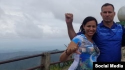 Los carceleros condujeron a Nelva Ismaray Ortega al pasillo que conduce a la celda donde permanece aislado el preso político. Lo sacaron y el matrimonio pudo conversar. (Foto: Archivo/Facebook)