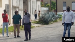 Foto Archivo de un operativo policial con agentes uniformados y vestidos de civil en La Habana.