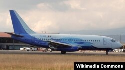 El Boeing 737-200 matrícula XA-UHZ que se estrelló en La Habana, con los colores de Global Air-Damojh y la bandera de México.