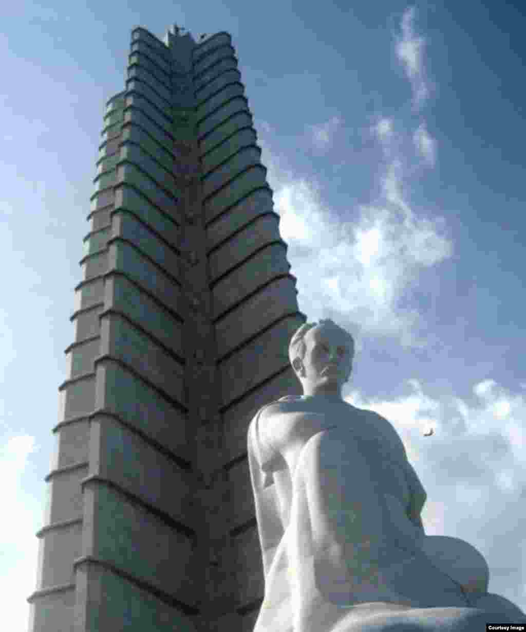 Como ocurre con todos los mandatarios que visitan la isla, es problable que Obama deposite una ofrenda floral ante el monumento al Héroe Nacional de Cuba José Martí, en la Plaza de la Revolución.