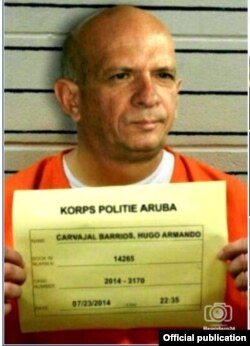 Mugshot: El general chavista Hugo Carvajal posa para la policía de Aruba