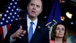 El líder del Comité de Inteligencia de la Cámara, Adam Schiff, habla junto a la presidenta de la Cámara de Representantes, Nancy Pelosi, en Washington el miércoles 15 de enero.