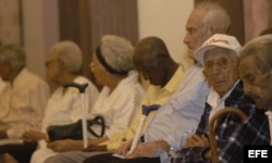 Ancianos de más de 100 años en un Encuentro Internacional de Centenarios.