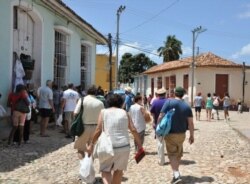 Turistas recorren calles de Trinidad (Foto: Archivo).