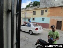 Policía detiene y pide identificación a Jóvenes por la Democracia que visitan sede del MCL