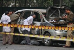 Forenses examinan en Nueva Delhi auto de embajada de Israel tras explosión de bomba una bomba en 2012