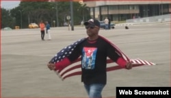 Llorente se manifiesta en la plaza cívica José Martí, de La Habana, en 2016.