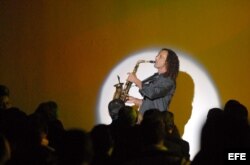 Kenny G ha actuado junto a los cantantes Ray Charles, Aretha Franklin, Luciano Pavarotti, Céline Dion y Katy Perry.