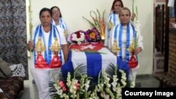 Damas de Blanco rinden tributo a Ada María López.