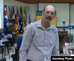 Leonardo Rodríguez durante participación en curso del Instituto Interamericano de DDHH (2016)