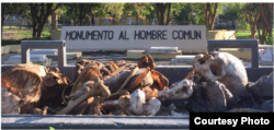 Foto en el interior del Cementerio de Colón, Habana.