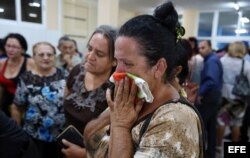 Familiares y amigos despiden al matrimonio pastoral María Salomé Sánchez y Manuel David Aguilar, fallecidos en el desastre aéreo.