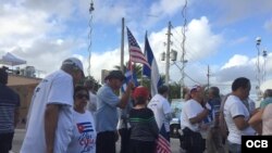 Cubanos desbordan la Calle 8 de la Pequeña Habana, en Miami, en una concentración por la libertad de Cuba.