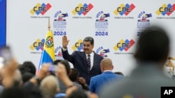 El presidente venezolano, Nicolás Maduro, llega a una ceremonia en la que el Consejo Nacional Electoral (CNE) certifica que ganó las elecciones presidenciales, en Caracas, Venezuela, el lunes 29 de julio de 2024. (Foto AP/Matias Delacroix)