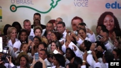 La presidenta brasileña Dilma Rousseff el 29 de abril de 2016, durante un acto en el Palacio de Planalto en Brasilia (Brasil) donde anunció la prórroga de tres años a la permanencia de médicos extranjeros.