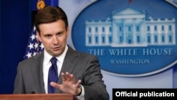 El vocero presidencial Josh Earnest. Archivo.