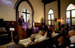 El secretario general del Consejo Mundial de Iglesias, Rev. Prof. Dr. Jerry Pillay, habla a los fieles en la Iglesia Presbiteriana Reformada en La Habana, Cuba, el 17 de diciembre de 2023. (Foto AP/Ismael Francisco)