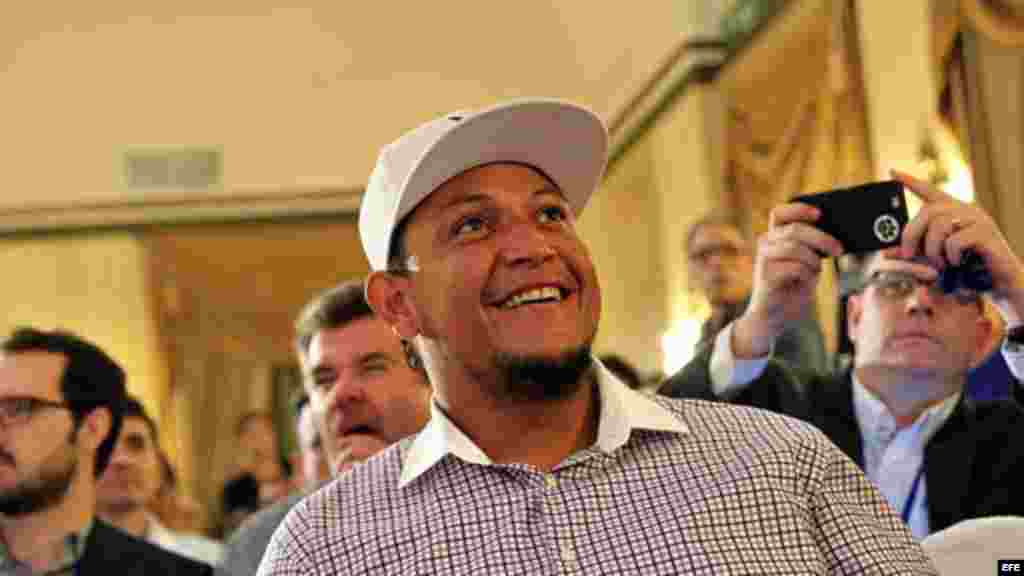 El jugador venezolano de la MLB, Miguel Cabrera, asiste a una rueda de prensa en La Habana, Cuba