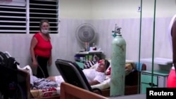 Los hospitales cubanos colapsan ante la elevada cifra de pacientes con COVID-19. (Captura de video/Reuters)