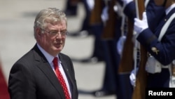 Eamon Gilmore en una imagen de archivo. (Reuters)