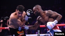 Omar Figueroa Jr. y Yordenis Ugas el 20 de julio en Las Vegas. Foto Joe Camporeale-USA TODAY Sports via Reuters.