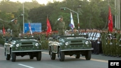 Parada militar y concentración de miles de personas en la Plaza Antonio Maceo de la ciudad de Santiago de Cuba.