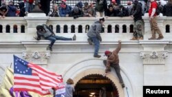 Un grupo de manifestantes pro Trump en el Capitolio, el 6 de enero de 2021. (Reuters/Leah Millis).