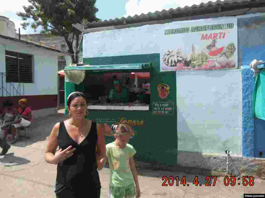 Mercado en Ave Marti y Calvario Santiago de Cuba / foto Ridel Brea