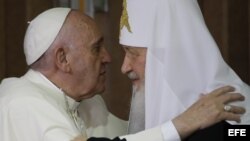 El papa Francisco y el patriarca Kirill intercambiaron saludos afectuosos antes y al final de su encuentro en La Habana. 