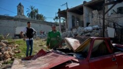 Tornado: Visitan zonas ignoradas por el Gobierno cubano