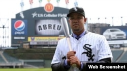 José Pito Abreu, con el uniforme de las Medias Blancas de Chicago.