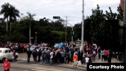 Imagen de la concentración en La Habana por el Dí­a de los Derechos Humanos en la que han sido detenidas 32 personas (14ymedio).