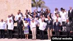 Foto de familia de la sexta Cumbre de las Américas en Cartagena 2012.