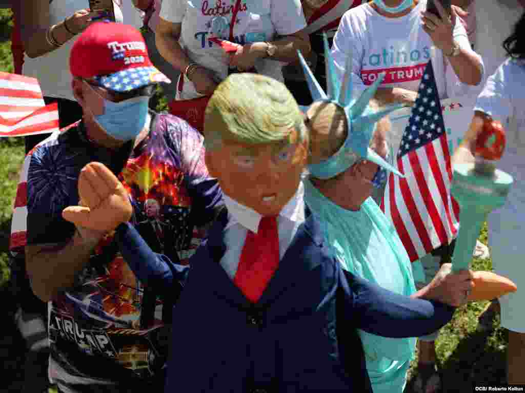 Caravana de apoyo a la reelecci&#243;n del Presidente Donald Trump en Miami.