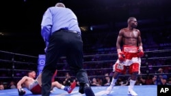 El pugilista cubano Guillermo Rigondeaux, el 23 de junio de 2019 contra Julio Ceja en Las Vegas. (AP Photo/John Locher).