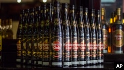 Botellas de Havana Club en el Museo del Ron, en La Habana. ((AP/Desmond Boylan)